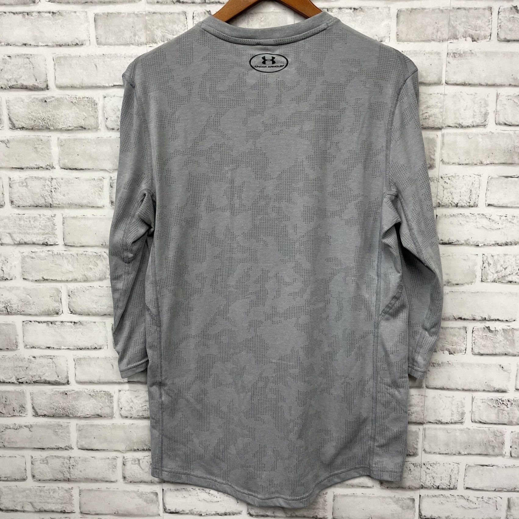 Under Armour VINTAGE UNDER ARMOUR Threadborne Fitted Gray Henley 3/4 Sleeve Shirt Men M Gray Mens Shirt M Henley 3/4 Sleeve Threadborne Under Armour Size US M / EU 48-50 / 2 - 5 Thumbnail