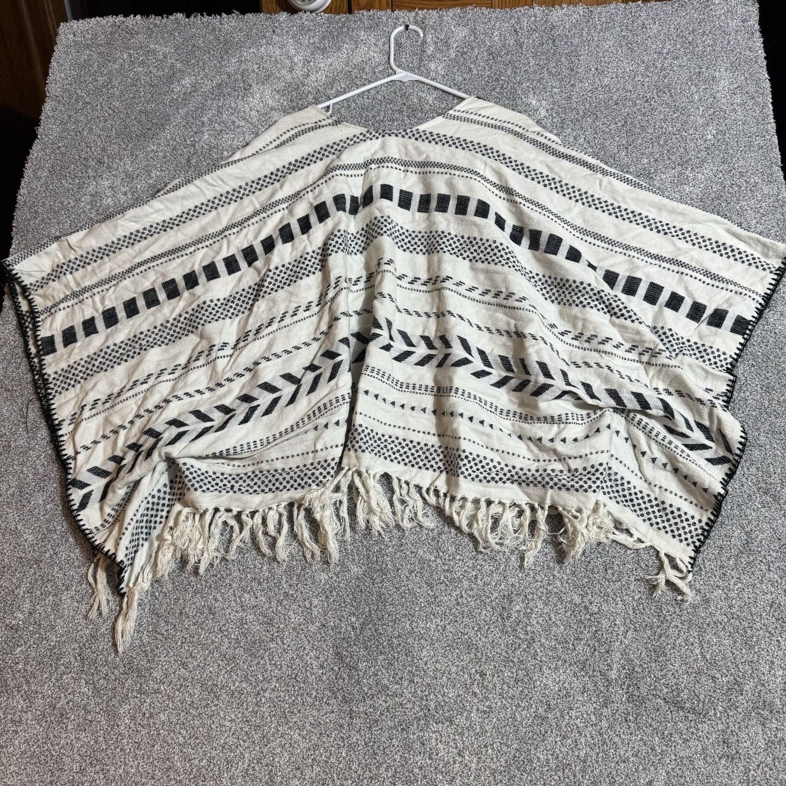 American Eagle Outfitters American Eagle Poncho Sweater One Size Boho Aztec Fringed Size ONE SIZE - 6 Thumbnail