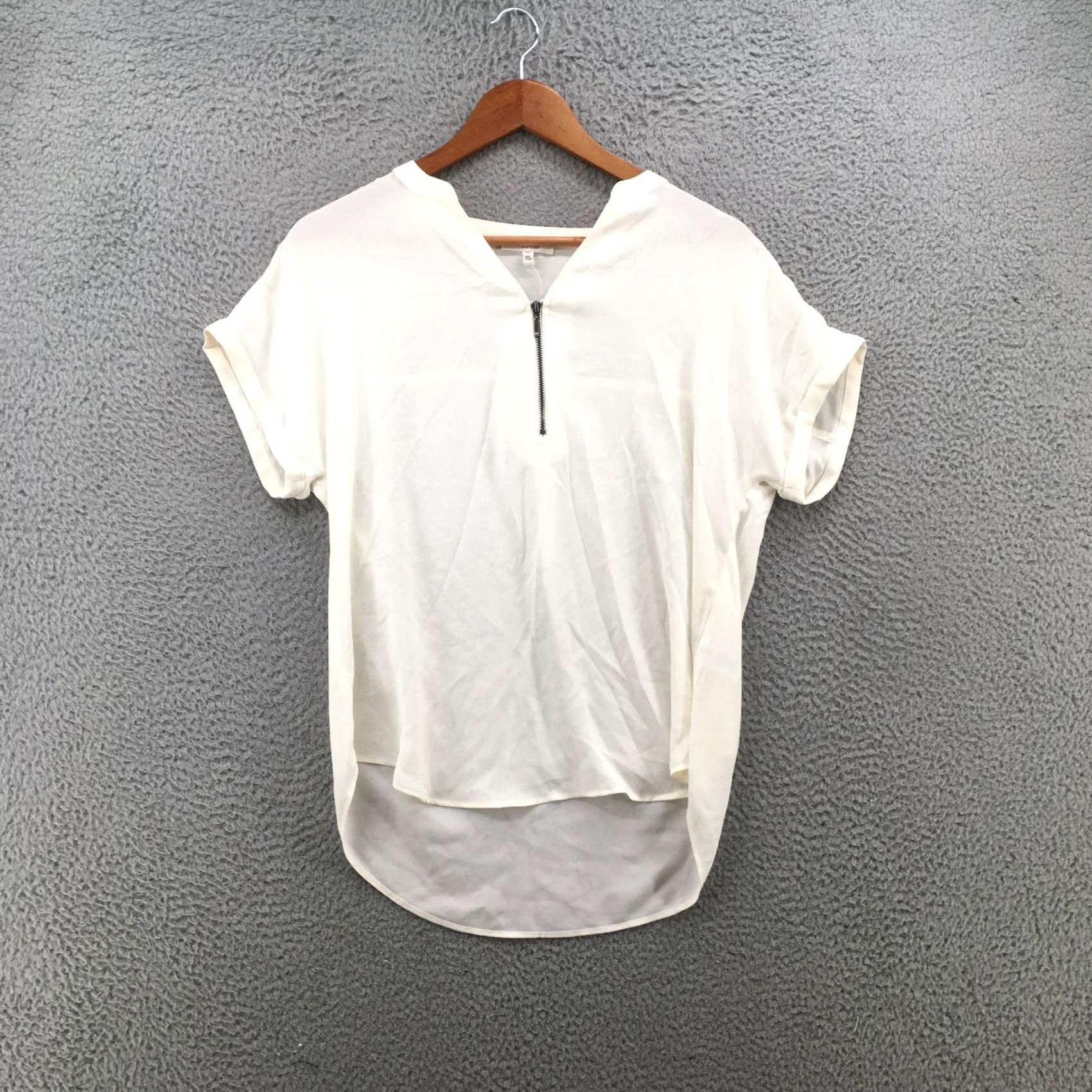 Vintage Maurices Blouse Womens XS Short Sleeve V-Neck Front Quarter Zipper Cream NEW Size XS / US 0-2 / IT 36-38 - 2 Thumbnail