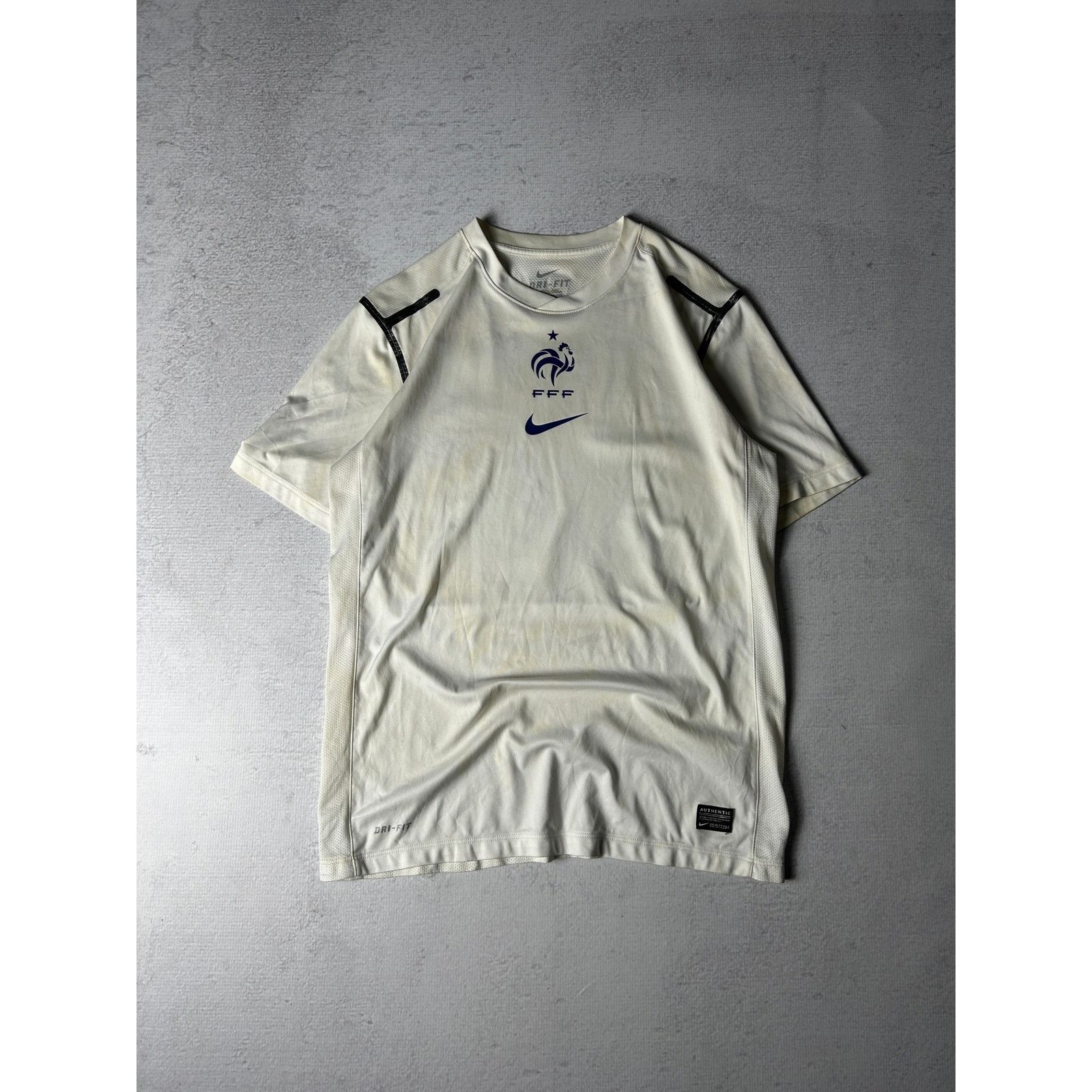 Nike Vintage Nike France Soccer Jersey For Men - Medium Size Size US M / EU 48-50 / 2 - 1 Thumbnail