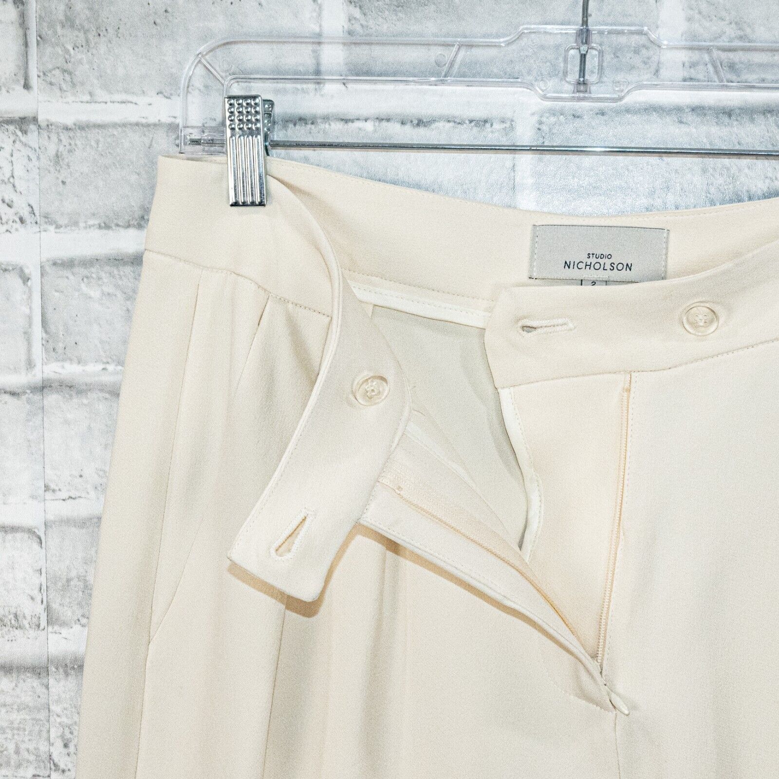 Studio Nicholson STUDIO NICHOLSON Pleated Cropped high Rise Trouser Cream Size 26" / US 2 / IT 38 - 8 Thumbnail