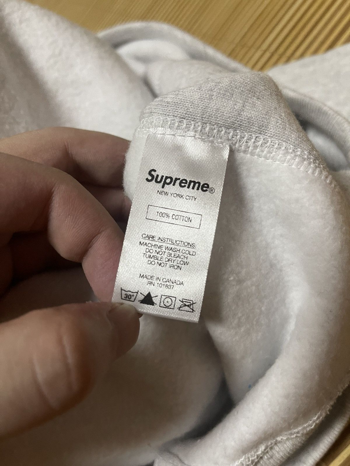 Supreme Supreme fw18 red on grey box logo crewneck Size US S / EU 44-46 / 1 - 8 Thumbnail