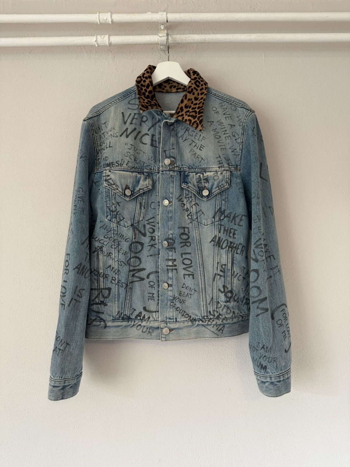 Gucci Graffiti Denim Jacket with Leopard Print Collar Size US M / EU 48-50 / 2 - 2 Thumbnail