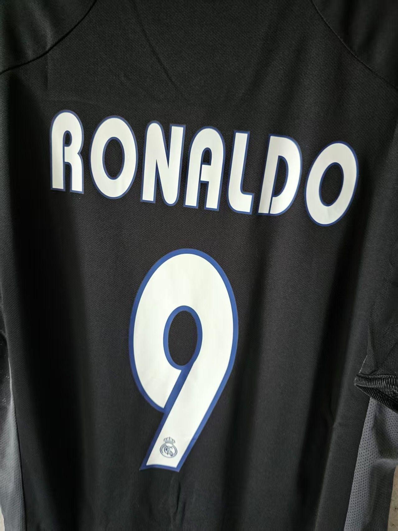 Other 2004 2005 Real Madrid #9 Ronaldo Jersey Away Size US S / EU 44-46 / 1 - 4 Thumbnail