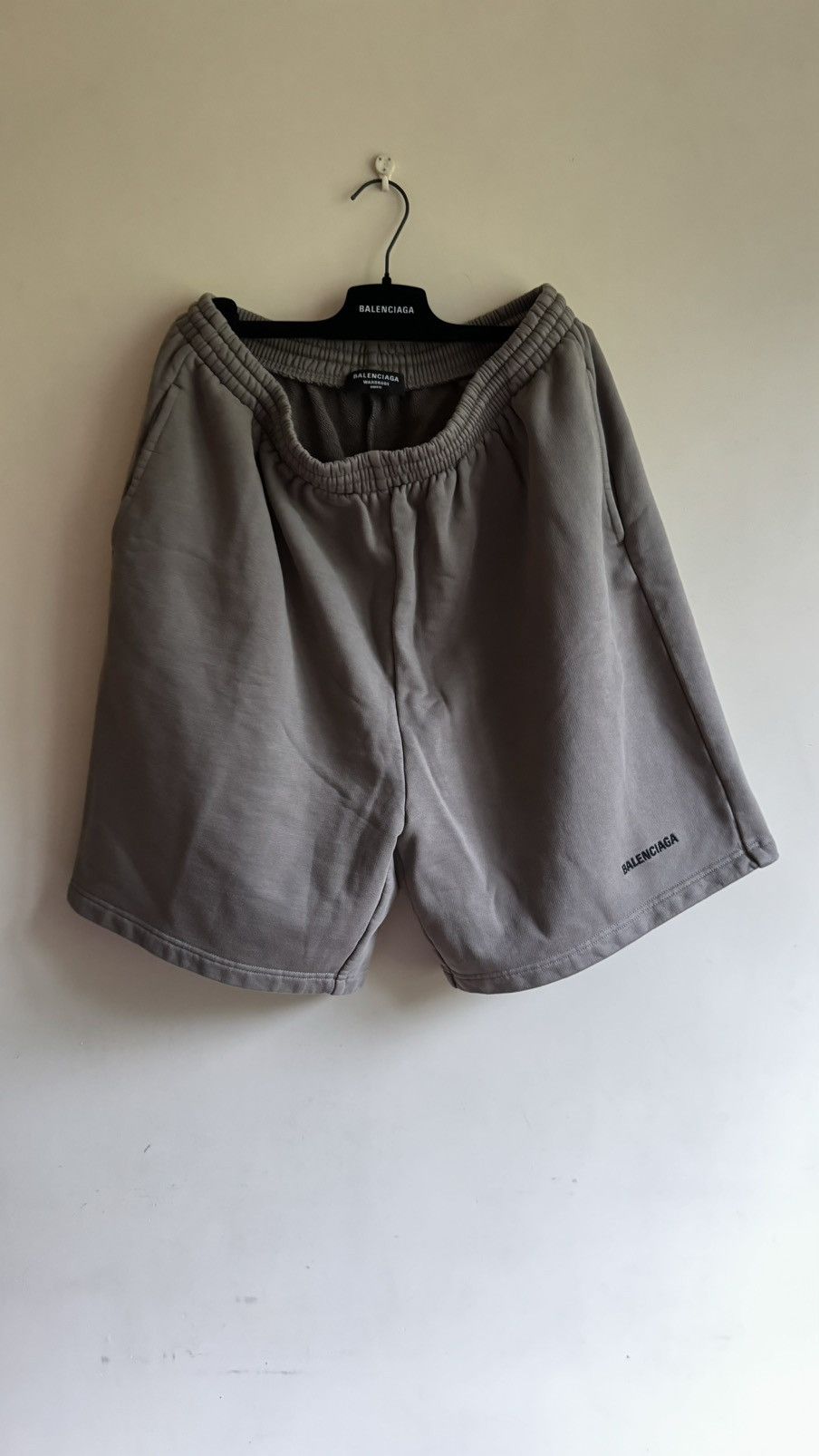 Balenciaga Balenciaga Taupe Sweat shorts Size US 32 / EU 48 - 1 Thumbnail