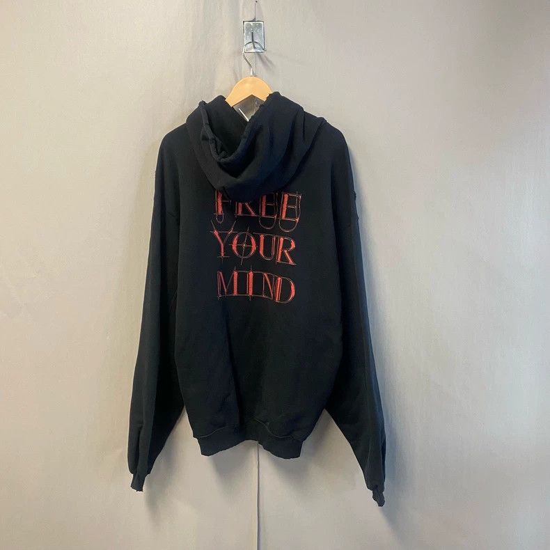 Balenciaga Balenciaga Devil's eye Sanskrit hoodie Size US XS / EU 42 / 0 - 1 Thumbnail