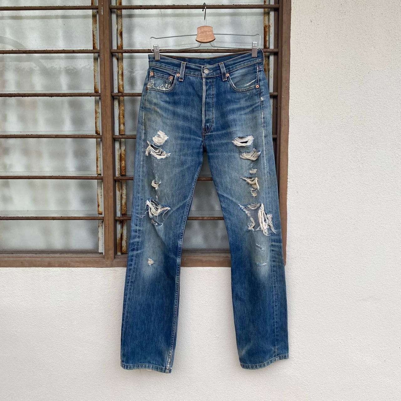 Levi's Vintage Clothing × Vintage VINTAGE LEVIS 501 DISTRESSED DIRTY JEAN KURT COBAIN BJ07-07 Size US 29 - 1 Thumbnail