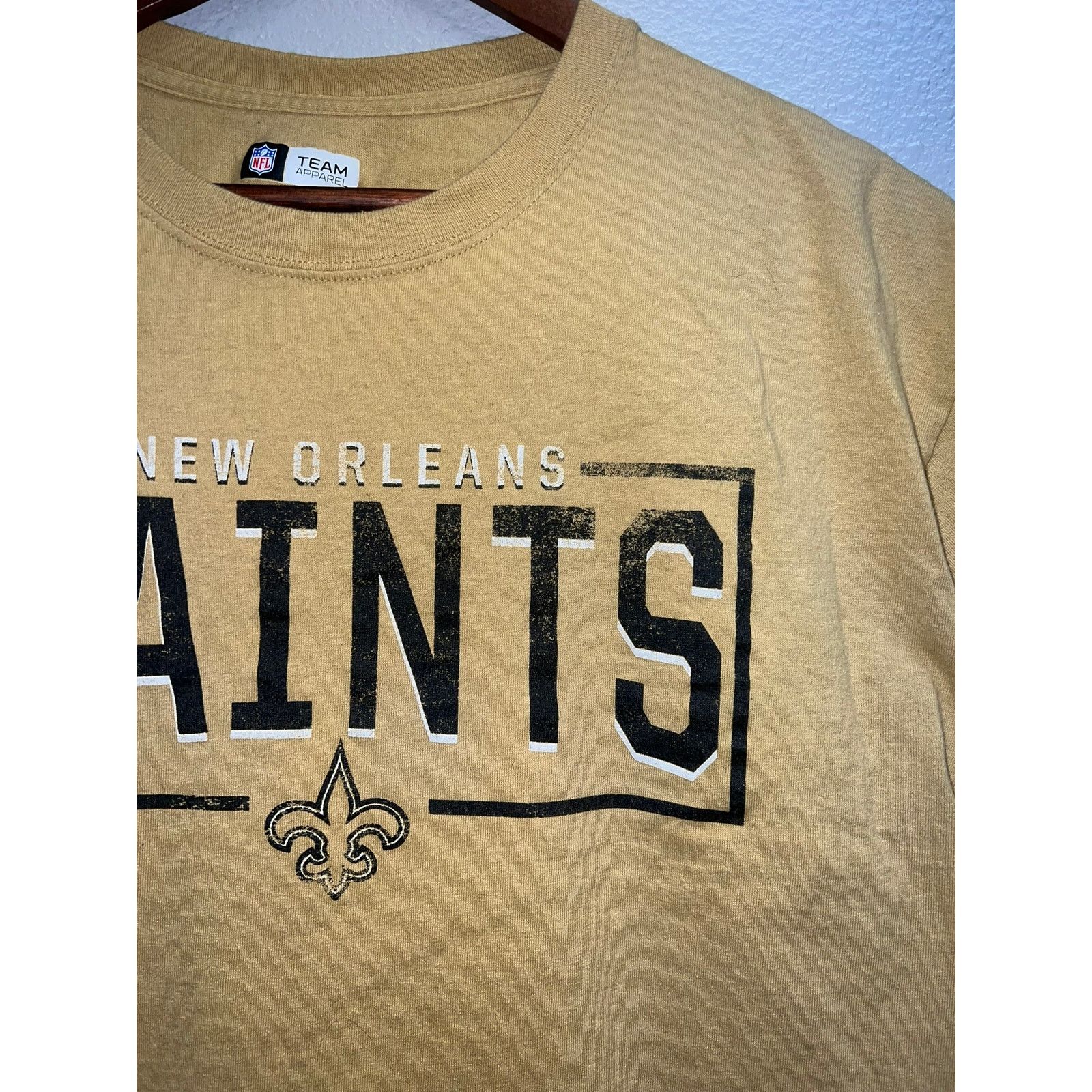 NFL New Orleans Saints Football Shirt Gold Logo Graphic Tee M Size US M / EU 48-50 / 2 - 3 Thumbnail