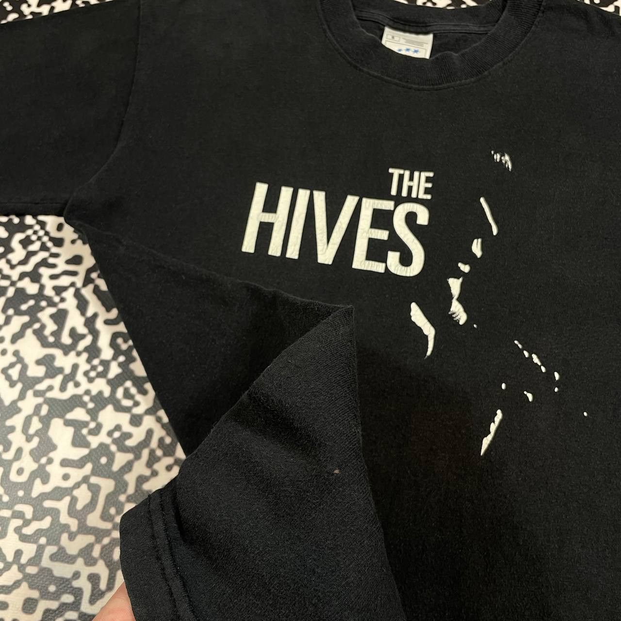Band Tees Vintage 90s The Hives Band Rock Sweden Faded T-shirt Size US S / EU 44-46 / 1 - 7 Thumbnail