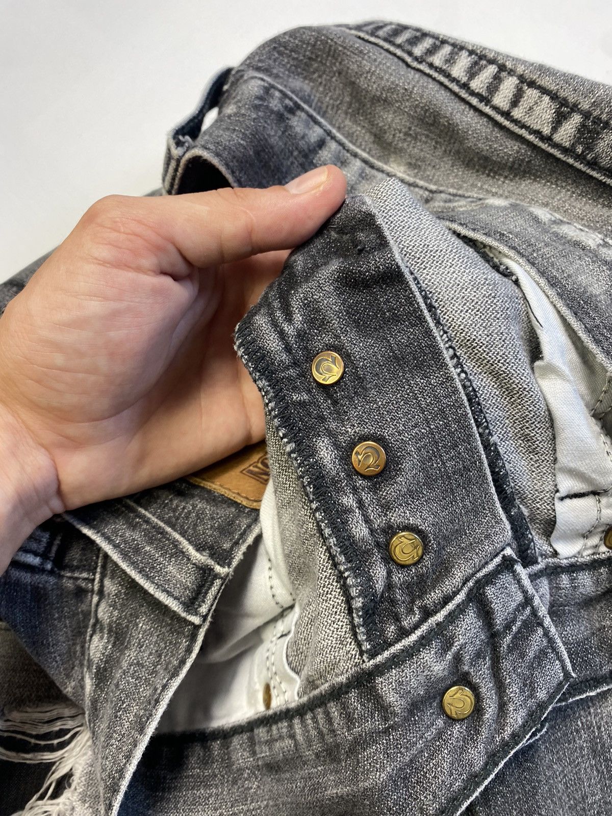 Hysteric Glamour × True Religion TRUE RELIGION RICKY RELAXED STRAIGHT DISTRESSED DENIM JEANS Size US 32 / EU 48 - 18 Thumbnail