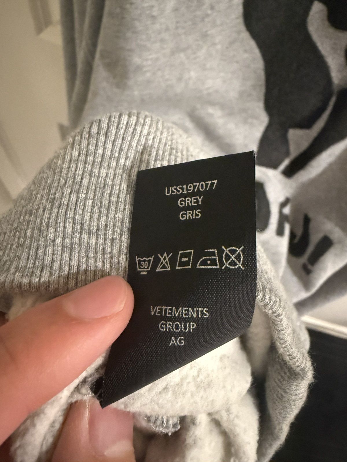 Vetements vetements 2019 fist sweater Size US M / EU 48-50 / 2 - 8 Thumbnail