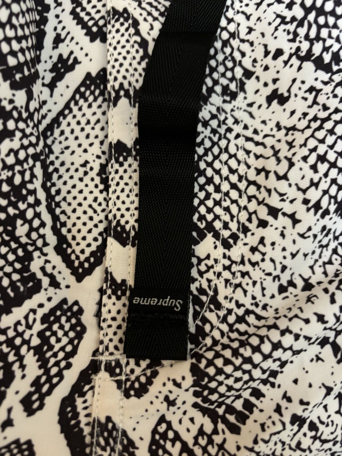 Supreme rare S/S 2012 Supreme Snakeskin Belted Shorts Size US 32 / EU 48 - 13 Thumbnail