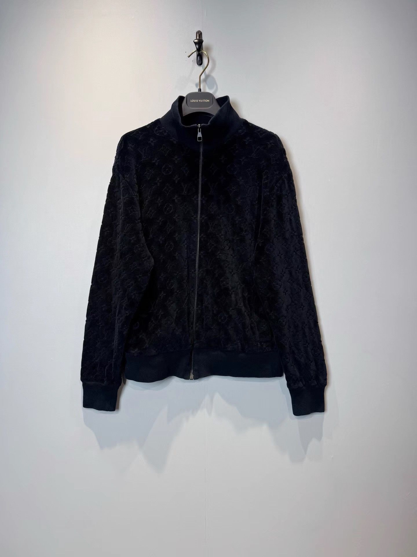 Louis Vuitton Louis Vuitton Velvet Towel Embossed Monogram Zip Jacket K36 Size US M / EU 48-50 / 2 - 1 Thumbnail