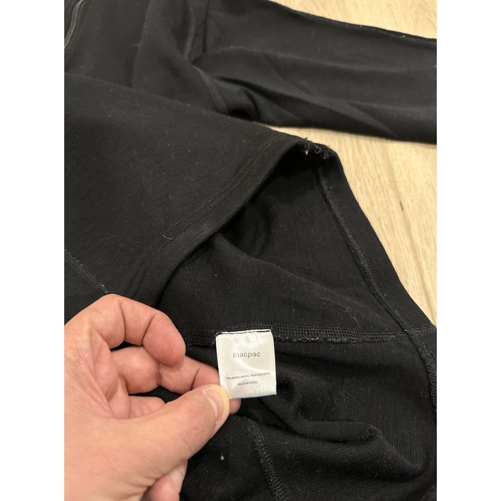 Vintage VINTAGE Macpac Merino Wool Full Zip Hoodie Mens Black Size Small Size US S / EU 44-46 / 1 - 5 Thumbnail