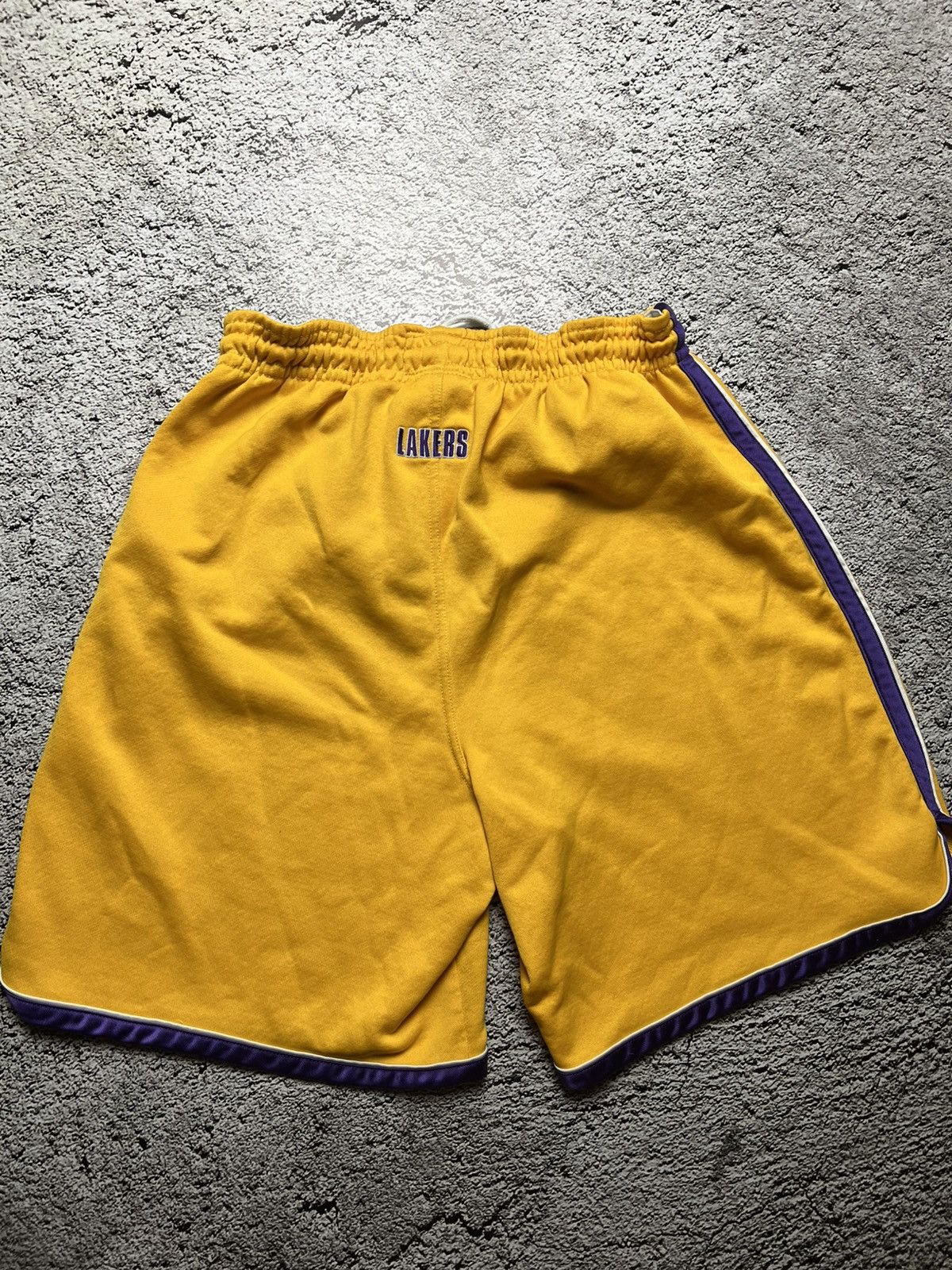 Nike GAME ISSUE⁉️90’s Los Angeles Lakers nike shorts kobe Bryant Size US 34 / EU 50 - 4 Thumbnail