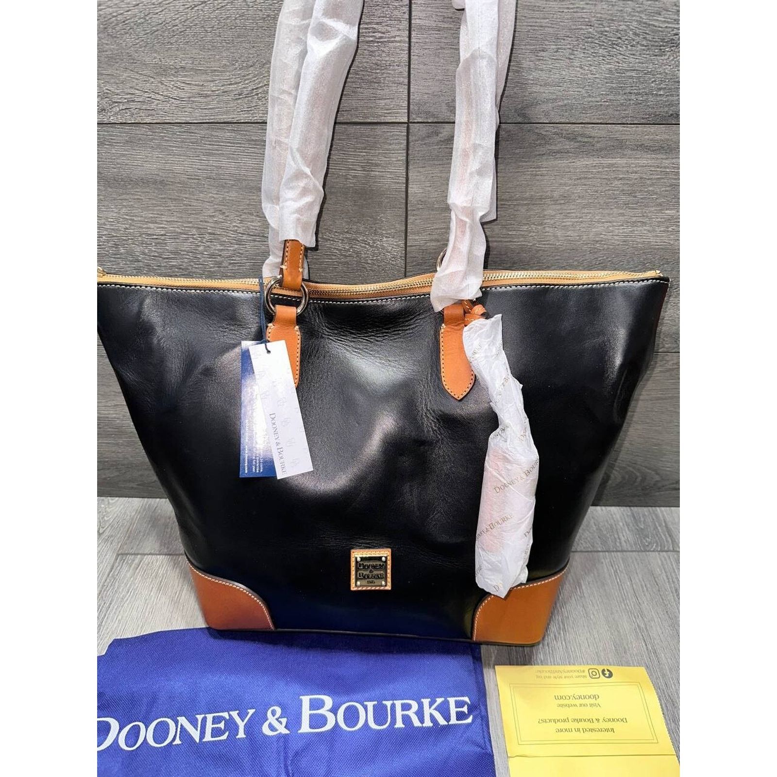 Dooney & Bourke Dooney & Bourke Wexford Leather Carer Tote Black bag A626468 Size ONE SIZE - 2 Thumbnail