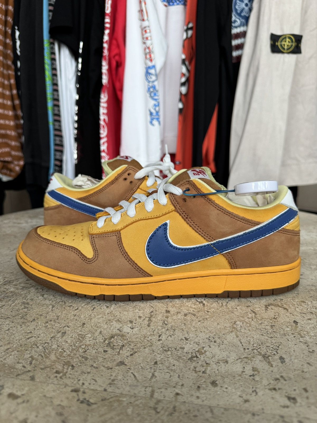 Nike SB Nike SB Dunk Low Newcastle Brown Ale Size US 10.5 / EU 43-44 - 1 Thumbnail
