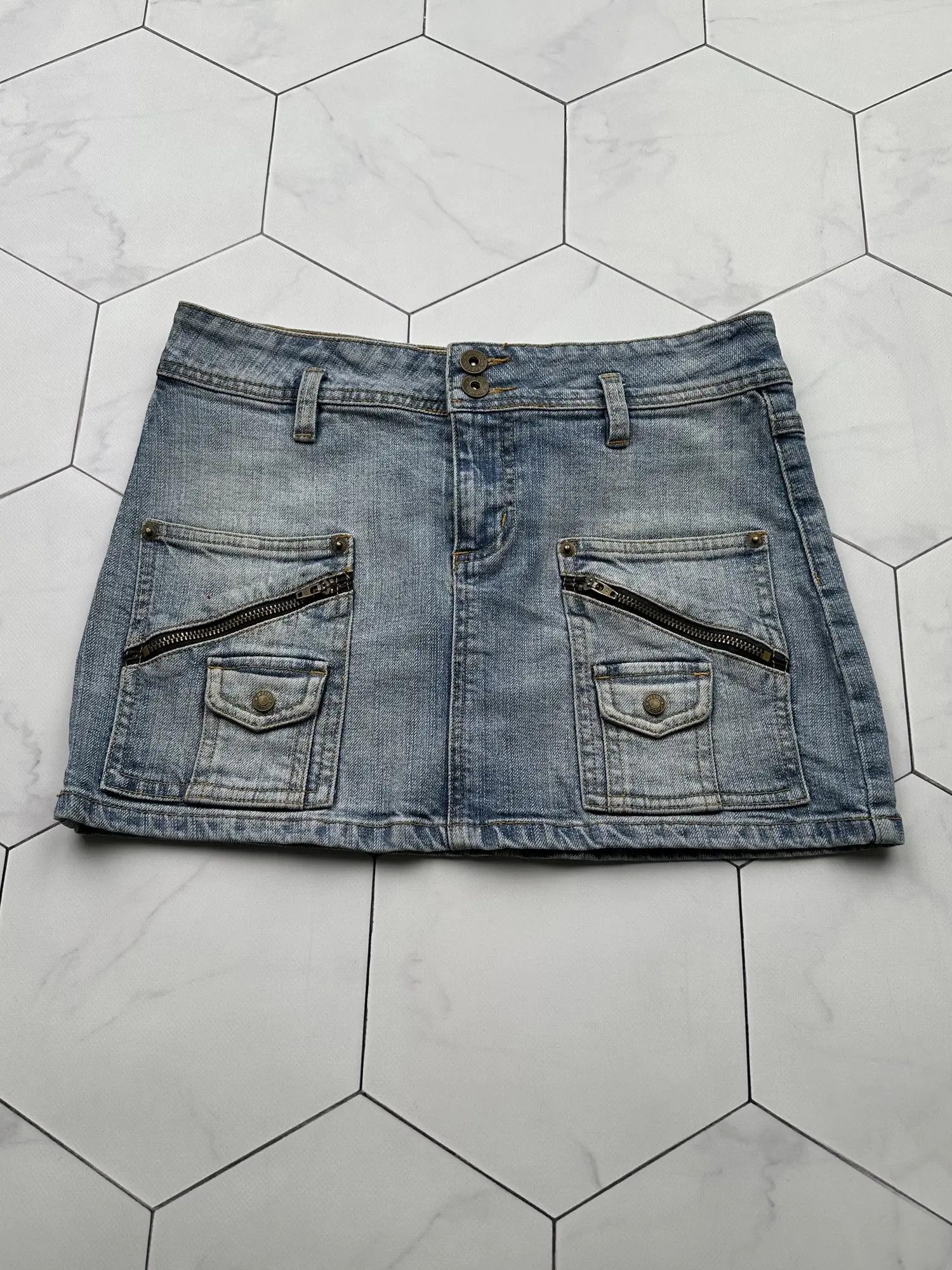 Japanese Brand Vintage Zipped Mini Skirt (B460)E2D15 Size 28" / US 6 / IT 42 - 1 Thumbnail