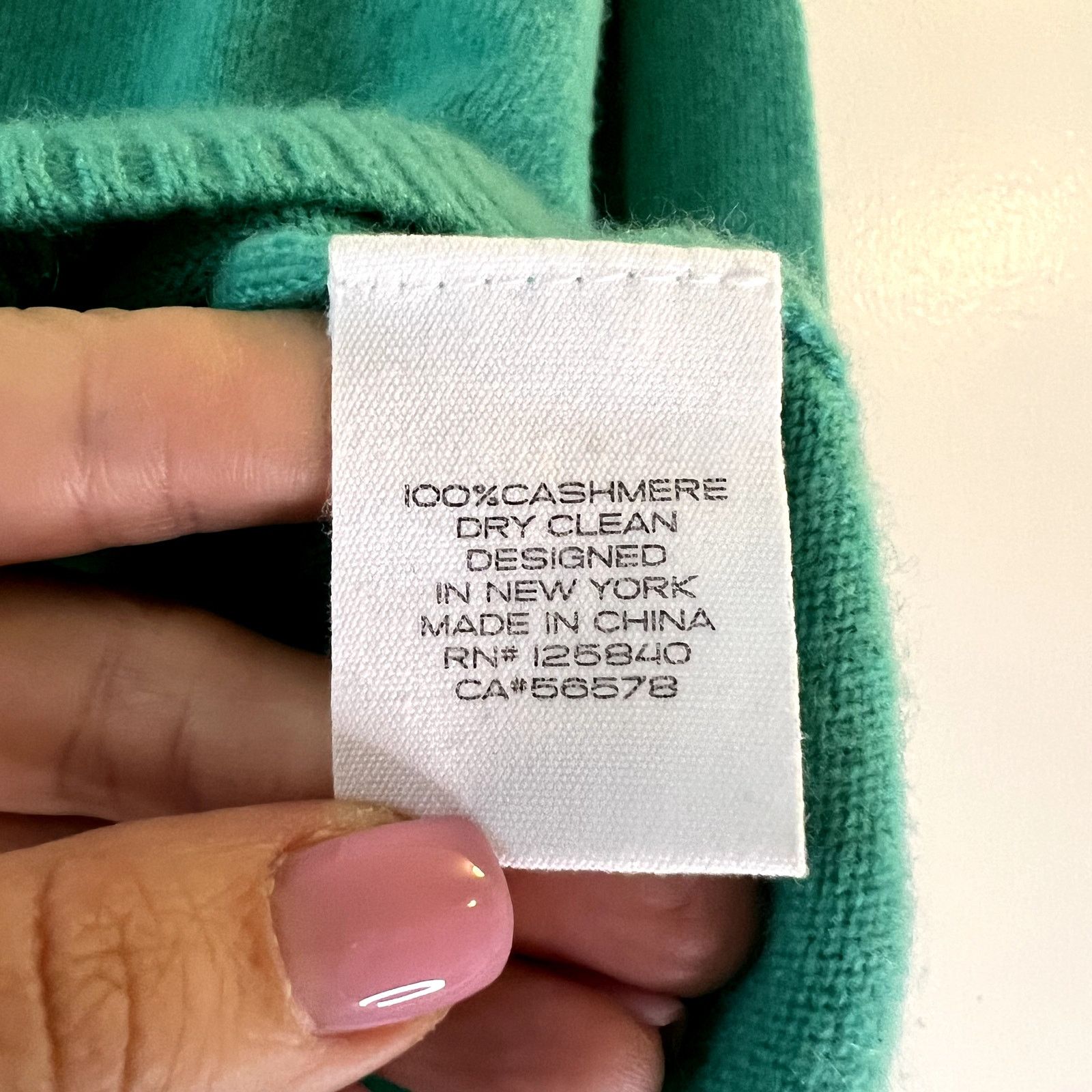 INTERMIX Intermix V-neck Cashmere sweater size S in Green Size S / US 4 / IT 40 - 5 Thumbnail