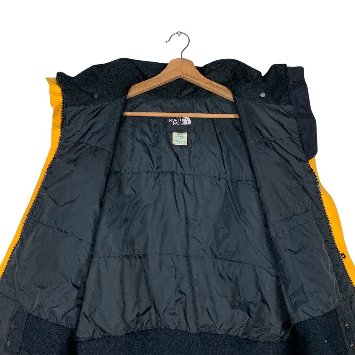 The North Face THE NORTH FACE Goretex Yellow Hooded Jacket #1420-C64 Size US L / EU 52-54 / 3 - 13 Thumbnail