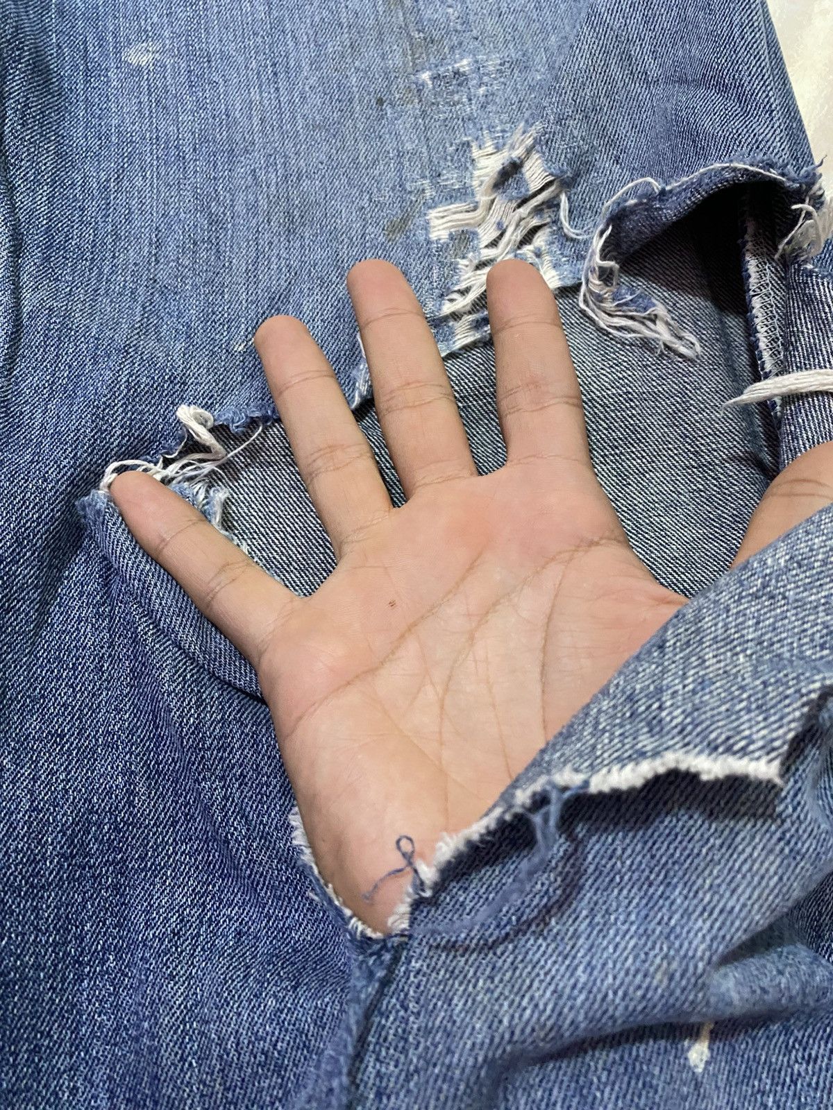 Levi's × Levi's Vintage Clothing × Vintage Vintage Levi's Single R 559 Distressed Painted Jeans Size US 36 / EU 52 - 6 Thumbnail