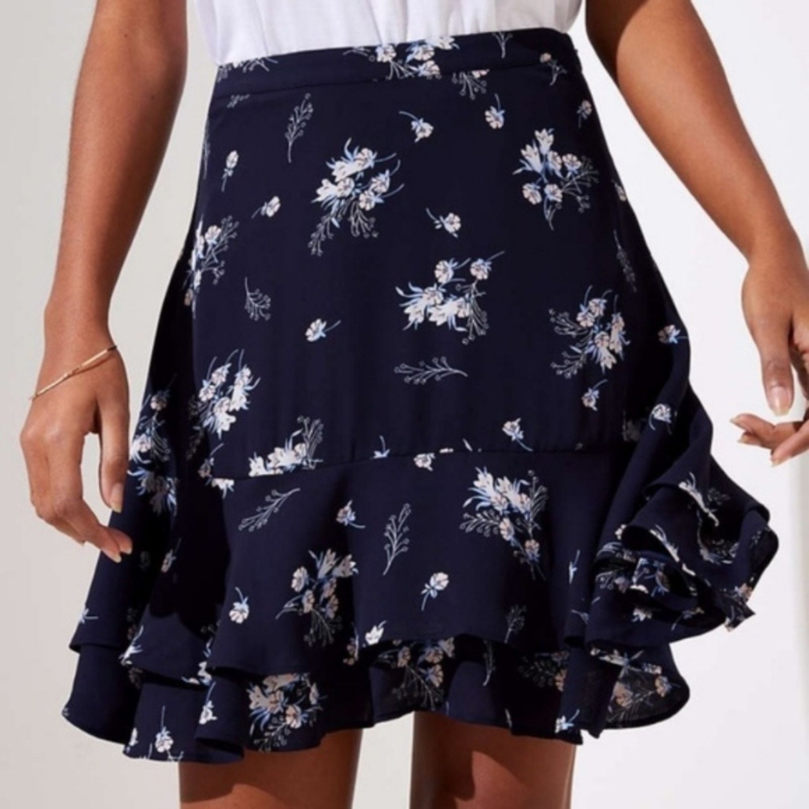 Loft LOFT Blue & White Wildflower Flounce Skirt Size 30" / US 8 / IT 44 - 5 Thumbnail