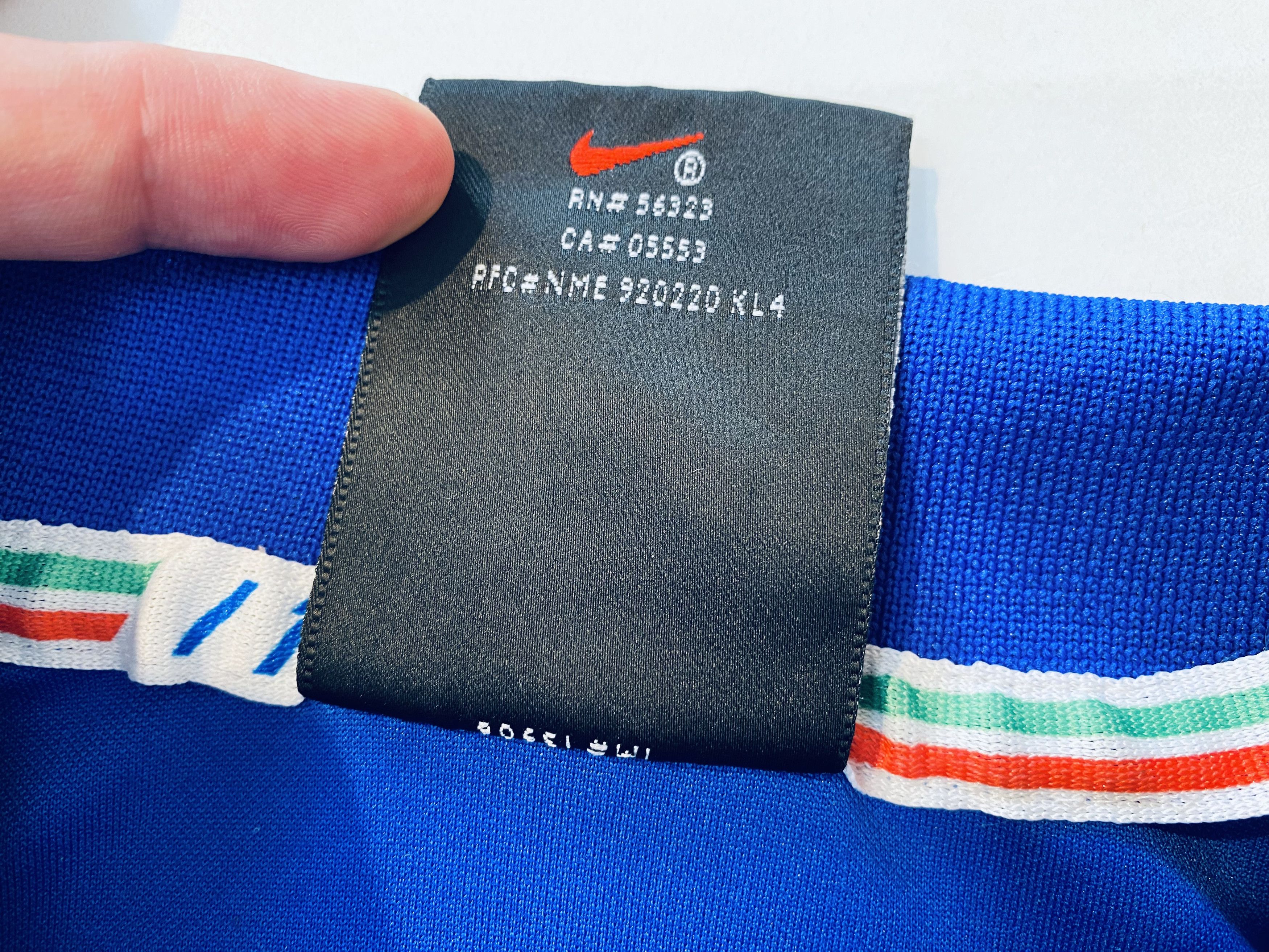 Nike Italy Euro 96 Home Football Shirt Jersey Long Sleeve Size US S / EU 44-46 / 1 - 9 Thumbnail