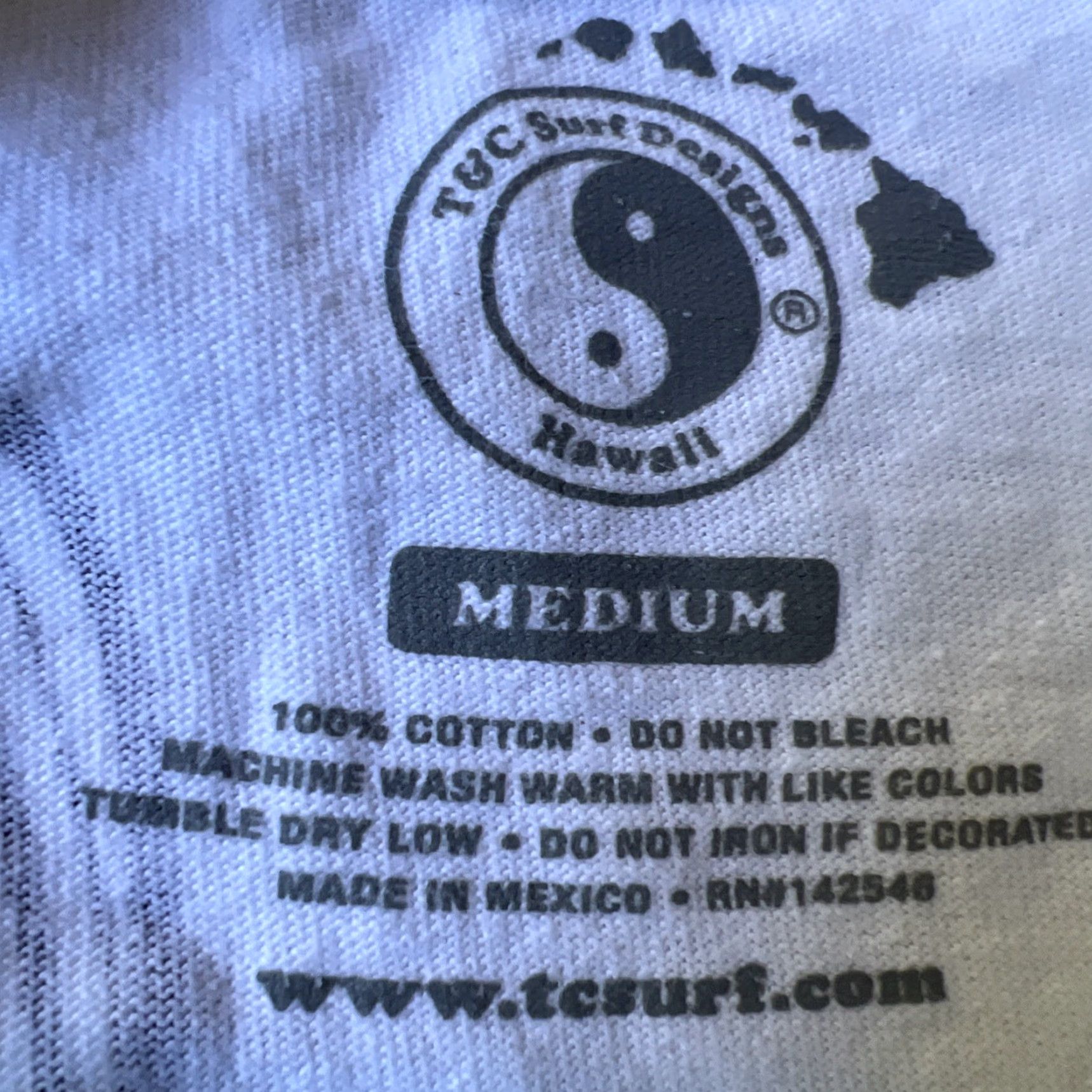 4SDESIGNS T&C Surf Designs North Shore Hawaii Fish Ying Yang Logo Long Sleeve Shirt Medium White Mens Graphic Print Shirt Size US M / EU 48-50 / 2 - 7 Thumbnail