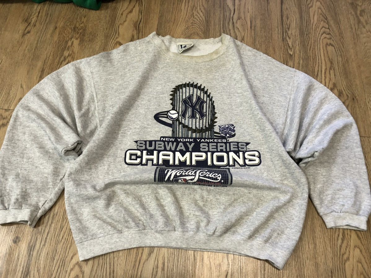 image of Mlb x New York Yankees Vintage 2000 Ny Yankees Subway Series Champion Sweatshirt in Grey (Size Larg