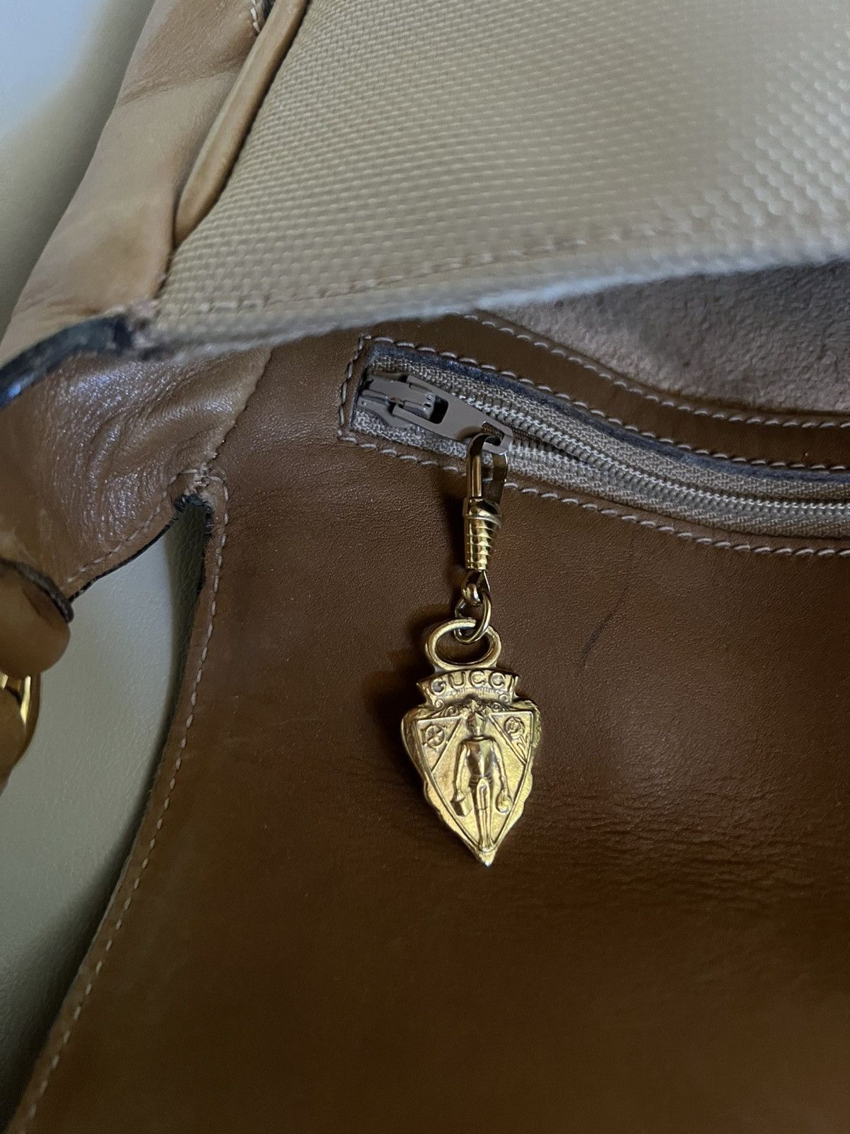 Gucci Gucci Vintage Tan and Brown Shoulder Bag Timeless Rare Size ONE SIZE - 13 Thumbnail