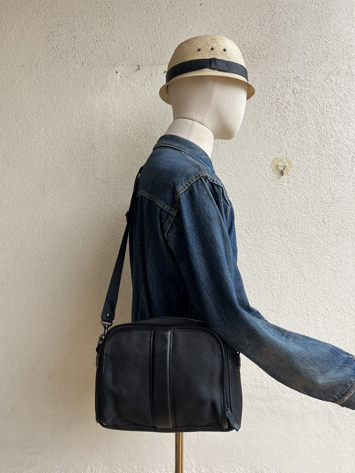 Issey Miyake Vintage Issey Miyake Fade Canvas Leather Sling Bag Size ONE SIZE - 2 Thumbnail