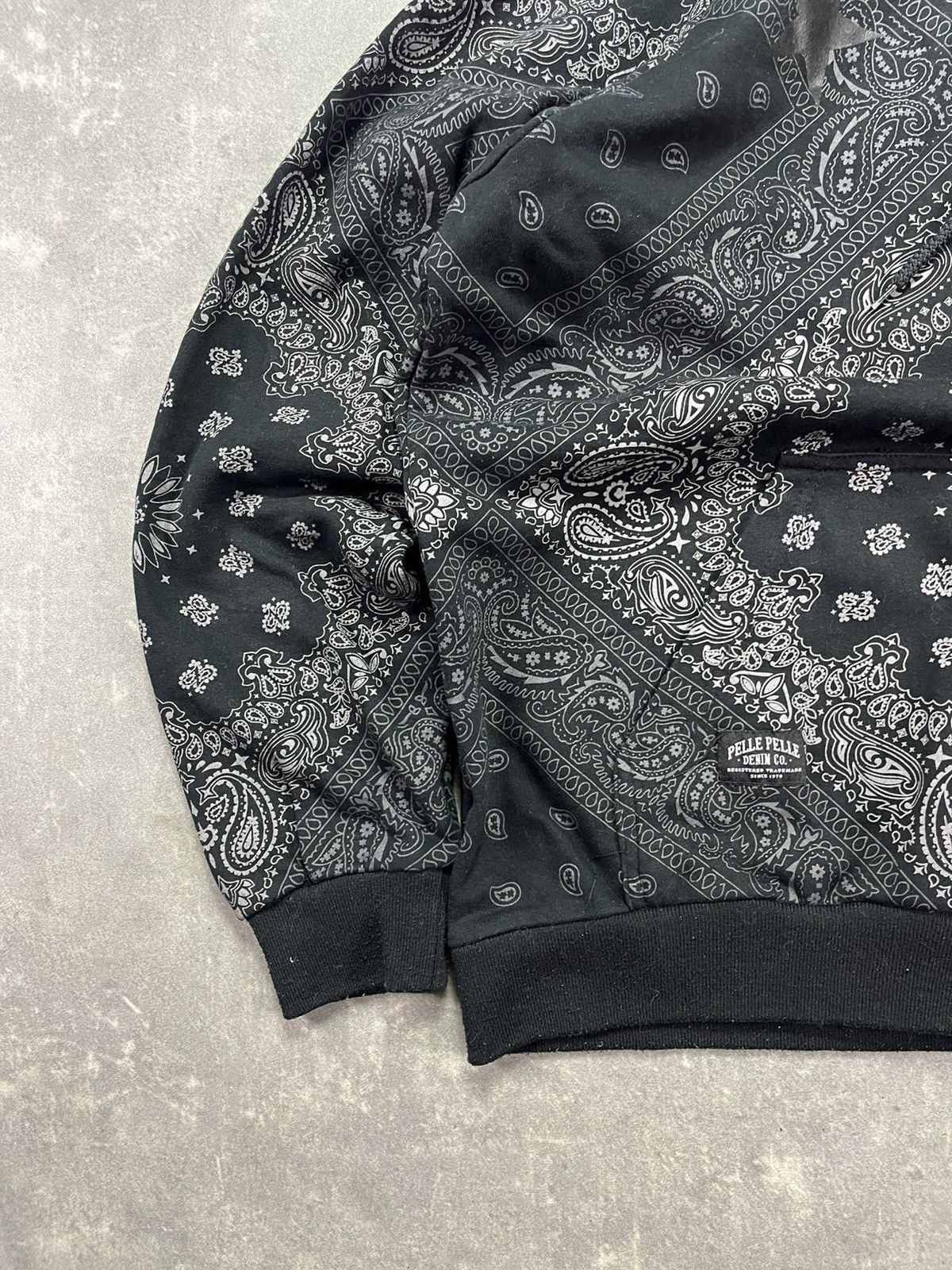 Pelle Pelle Pelle Pelle Bandana Print AOP Hoodie L Rare Size US L / EU 52-54 / 3 - 4 Thumbnail