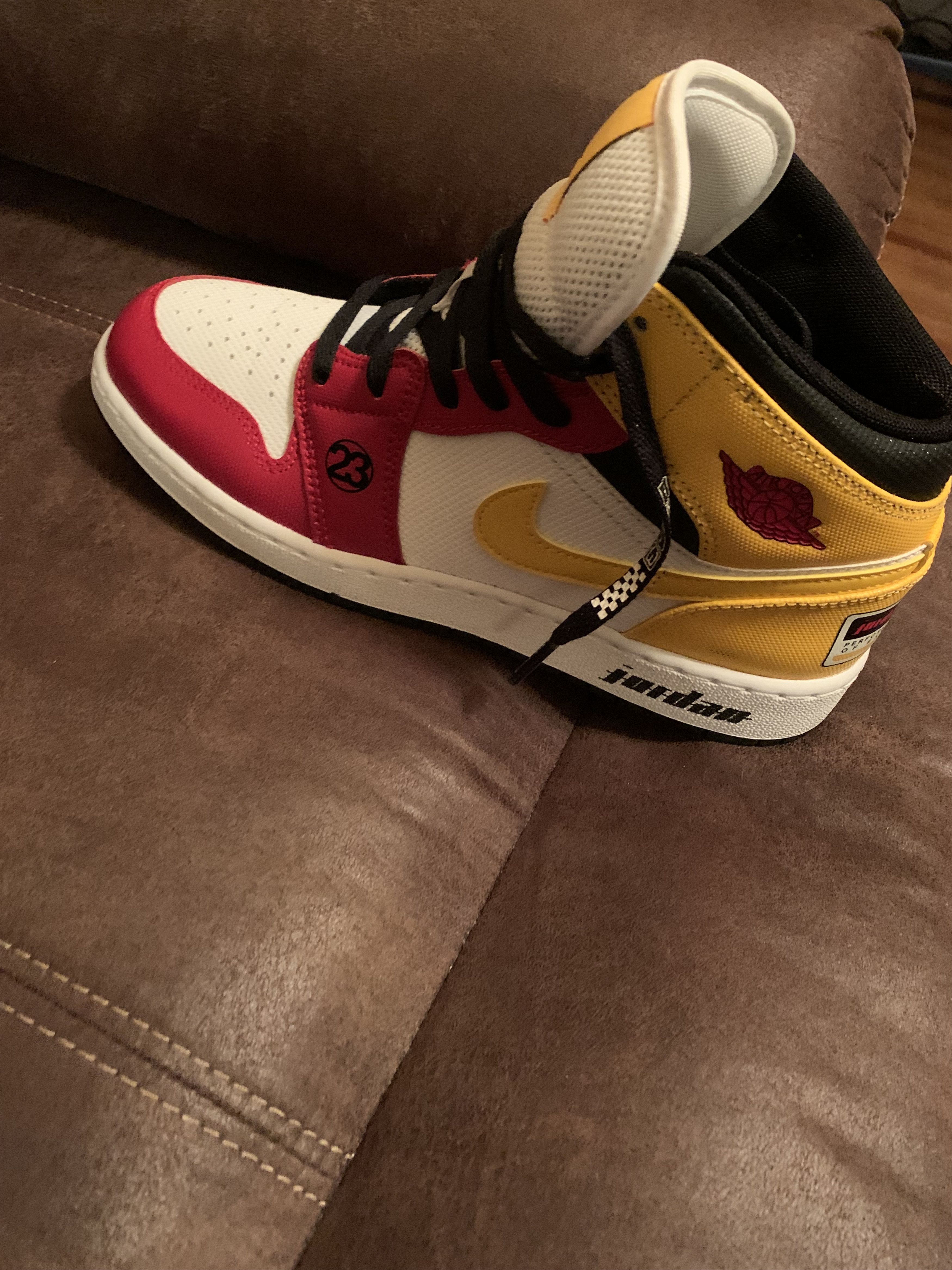 Jordan Brand Air Jordan 1 mid Size US 6.5 / EU 39-40 - 1 Thumbnail