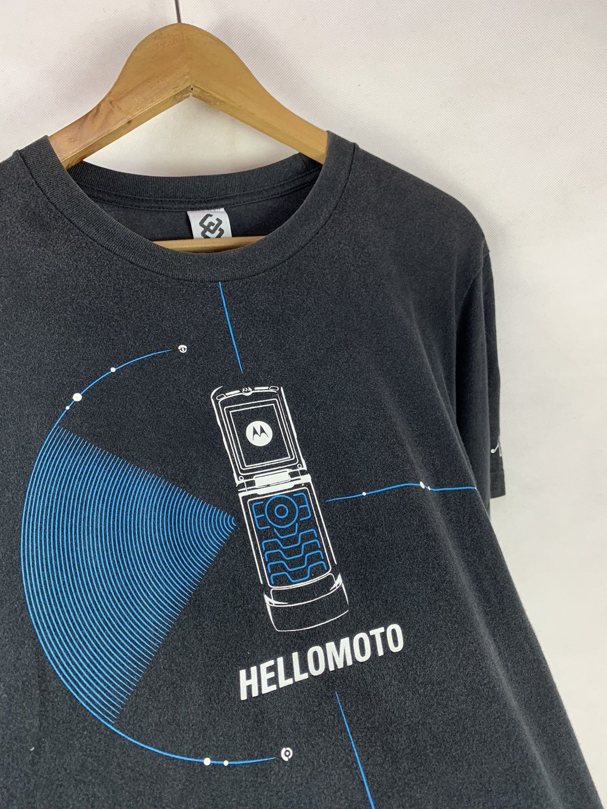Motorola Steals! Uniqlo Motorola Phone Promo Tech Tee Apple Size US M / EU 48-50 / 2 - 4 Thumbnail