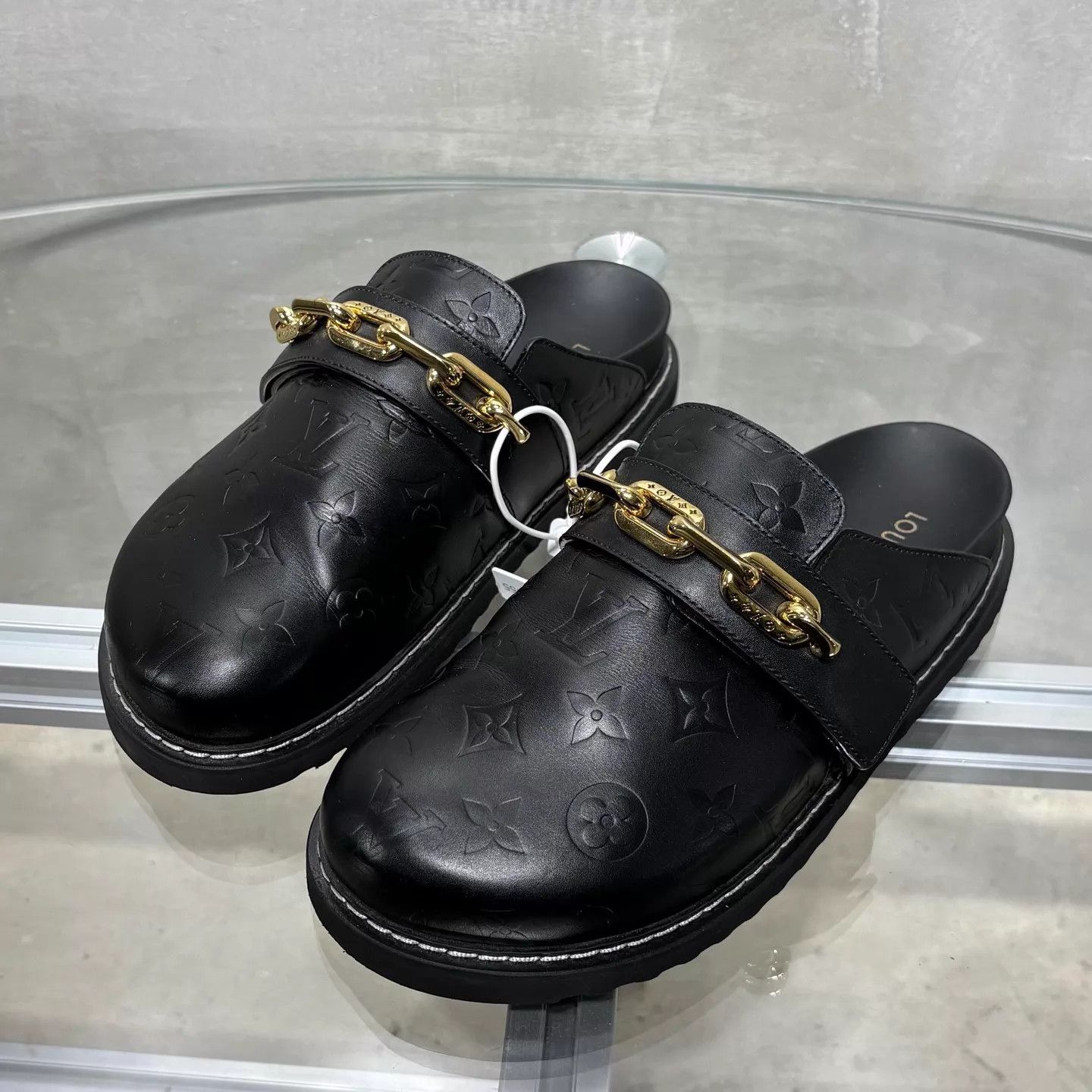 Louis Vuitton LV Cosy comfort all-over embossed slides UK4 (38) Size US 7.5 / IT 37.5 - 2 Thumbnail