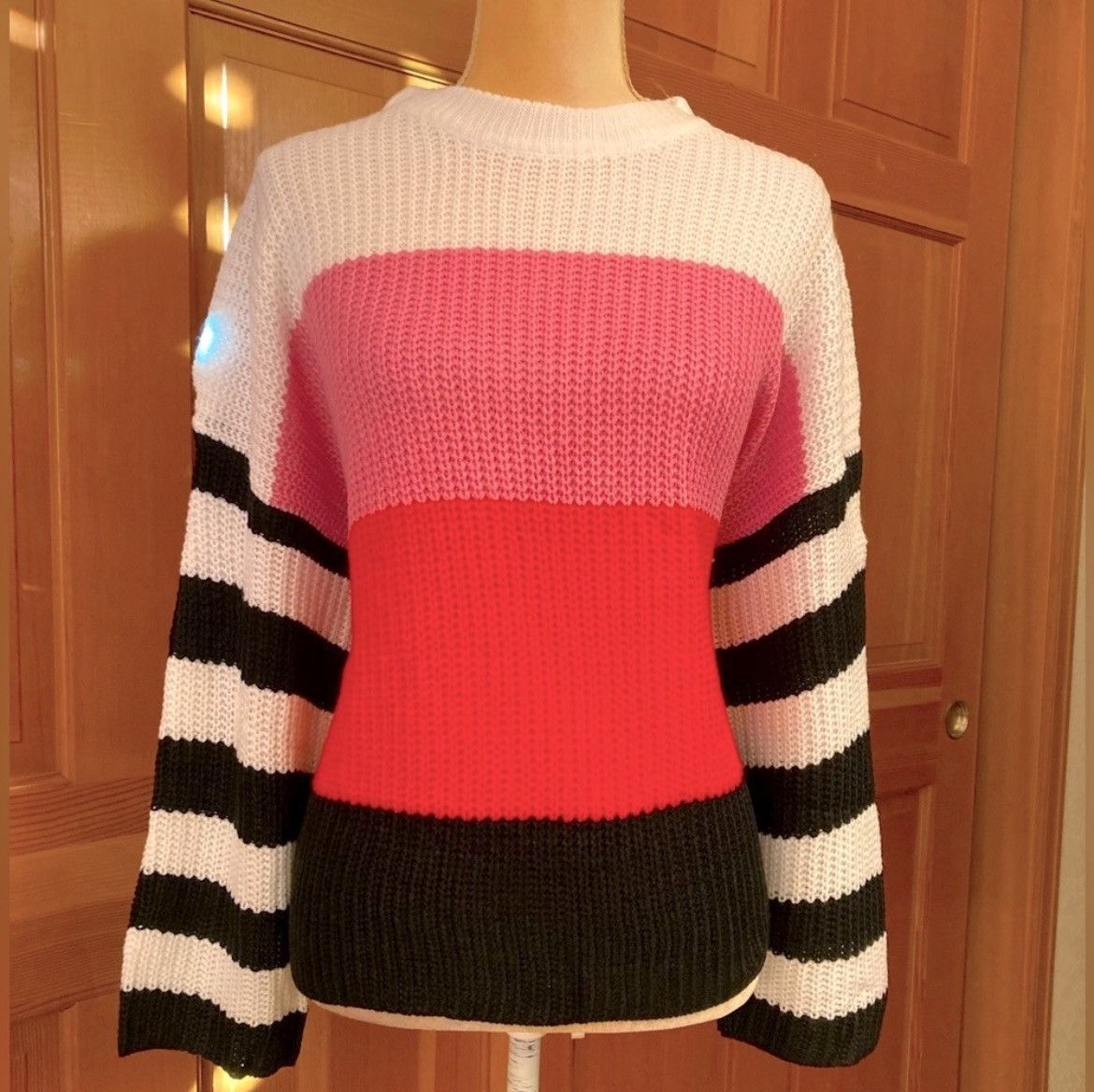 Designer × Other NWT, Lavishly Paris Women’s Colorblock Sweater. Size M / US 6-8 / IT 42-44 - 2 Thumbnail