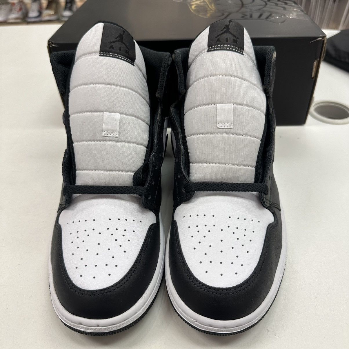 Jordan Brand × Nike Size 11 - Nike Air Jordan 1 Mid SE Off Noir Black White Size US 11 / EU 44 - 4 Thumbnail