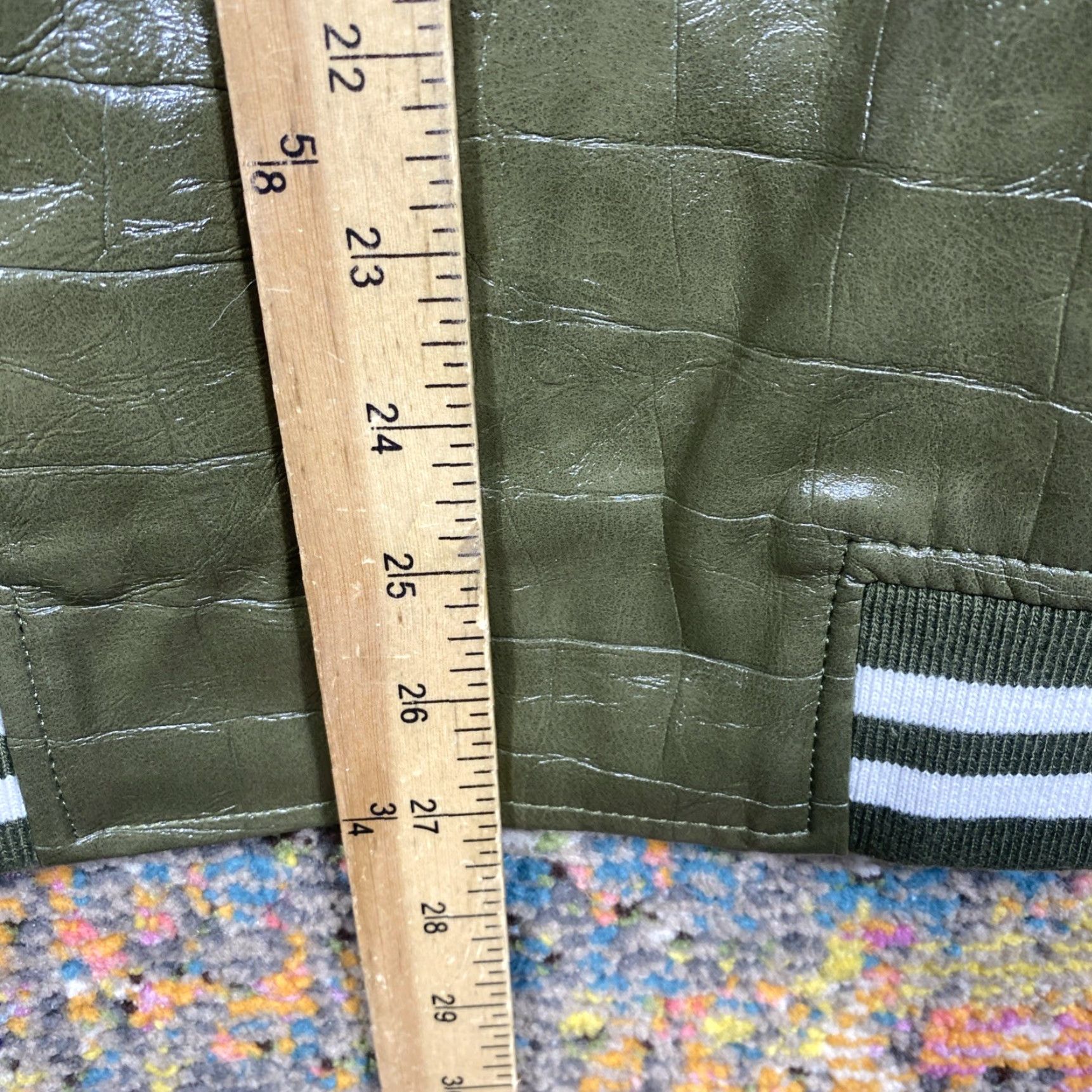Forever 21 FOREVER 21 Bomber Jacket Mens L Green Faux Animal Skin Button Front Varsity New Size US L / EU 52-54 / 3 - 8 Thumbnail