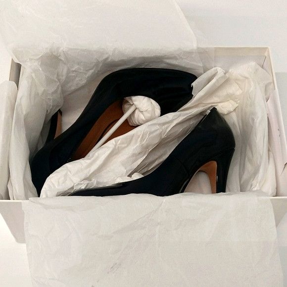 Maison Margiela Maison Margiela Black Patent Leather Court Pumps -EU37/US7 Size US 7 / IT 37 - 14 Thumbnail