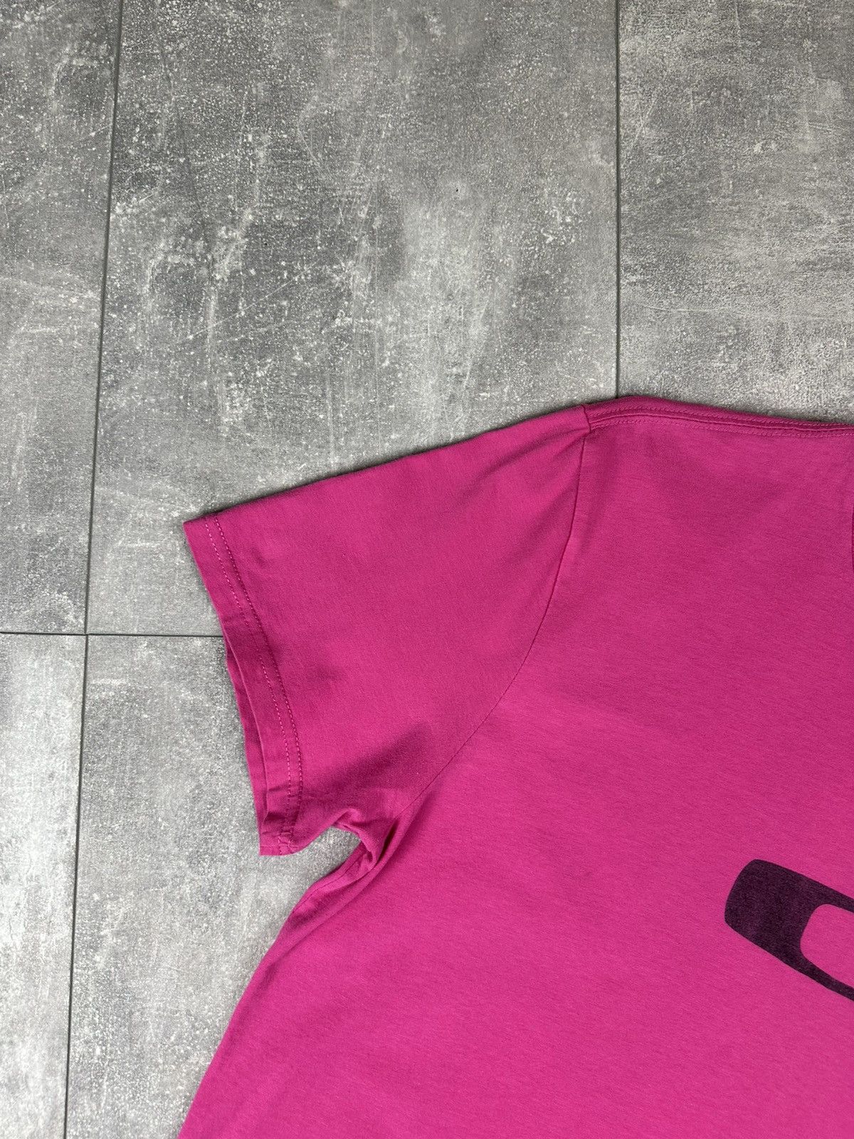 Oakley Oakley Mens Centr Logo Pink T-Shirt Size US XL / EU 56 / 4 - 4 Thumbnail