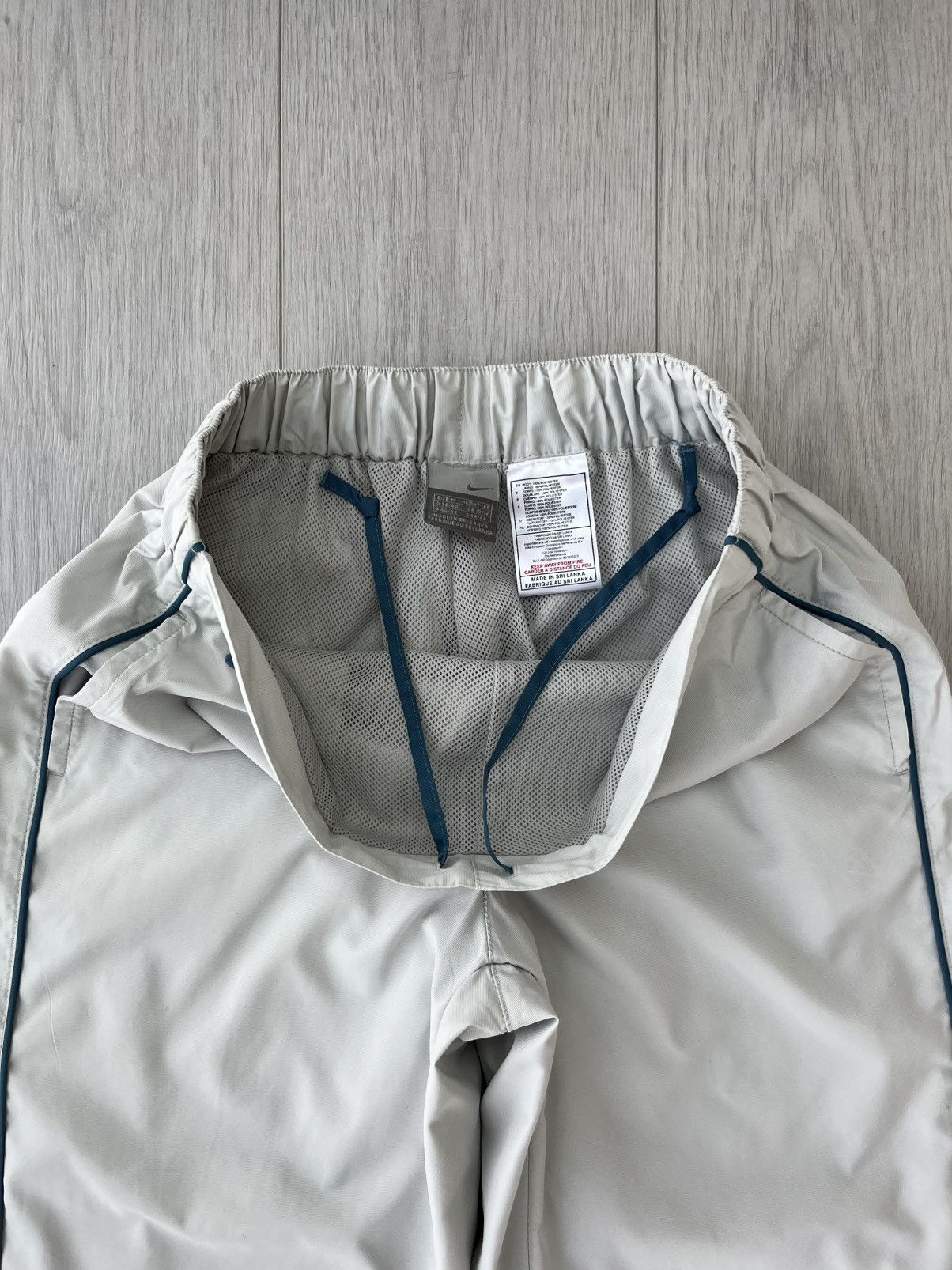 Nike Vintage Nike Track Pants Blue Stripes Y2K Gorpcore ACG 90s Size 30" / US 8 / IT 44 - 11 Thumbnail