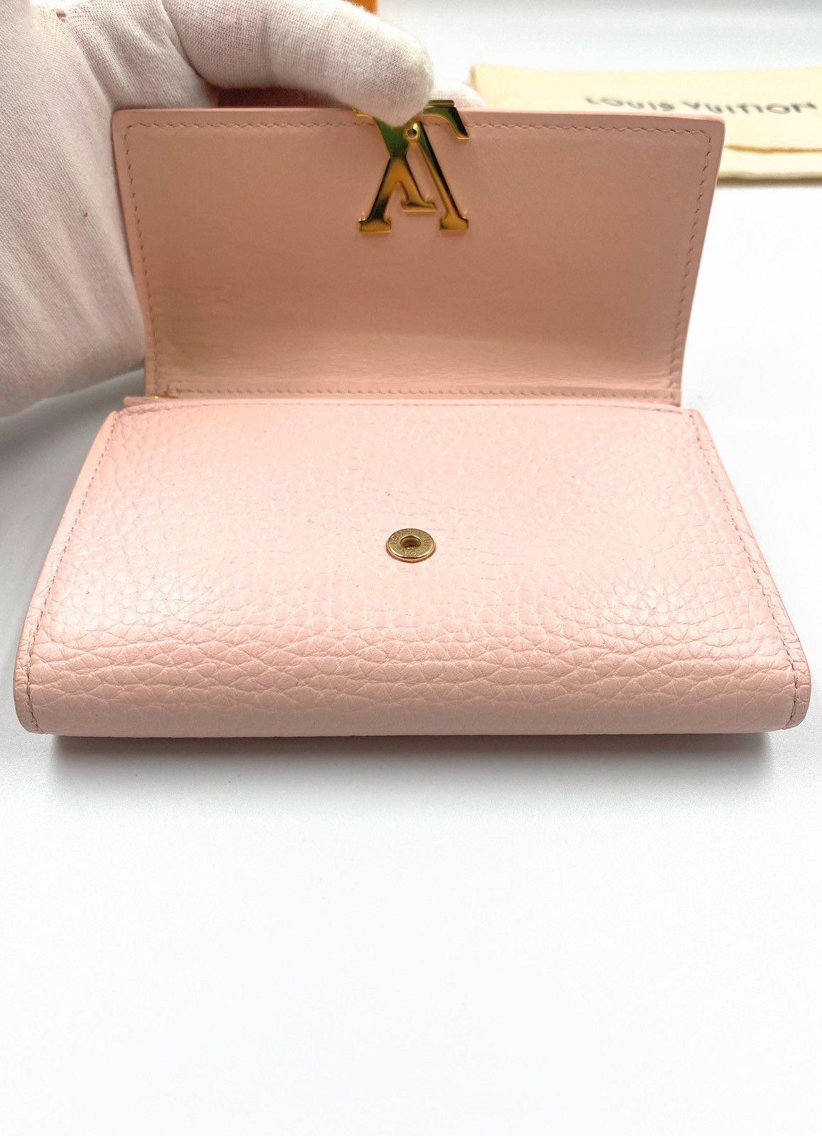 Louis Vuitton Louis Vuitton Capucines Compact Wallet (M82361) Size ONE SIZE - 7 Thumbnail