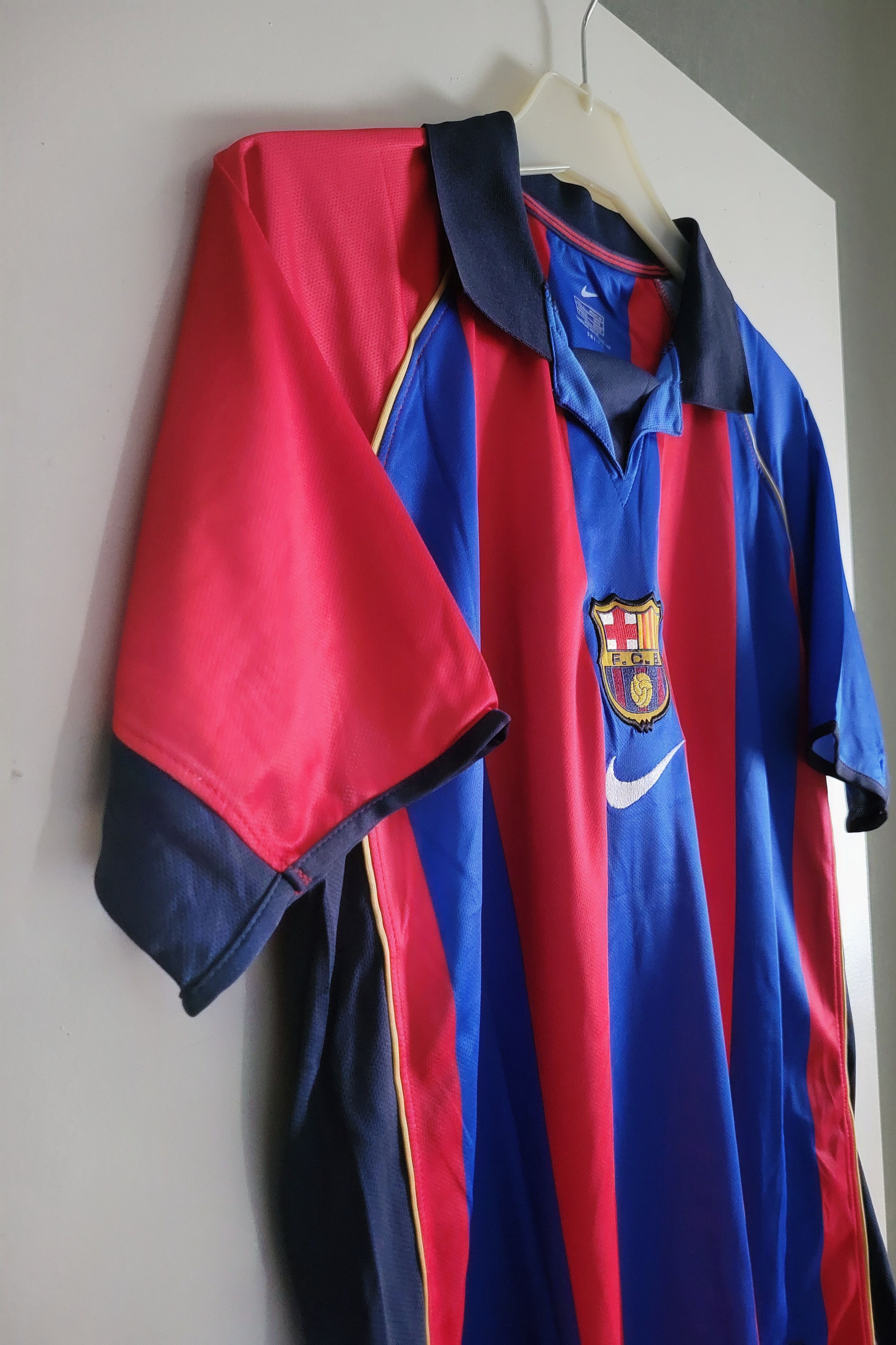 Other Barcelona 2001-2002 Kluivert 9 Vintage Soccer Jersey Size US L / EU 52-54 / 3 - 4 Thumbnail