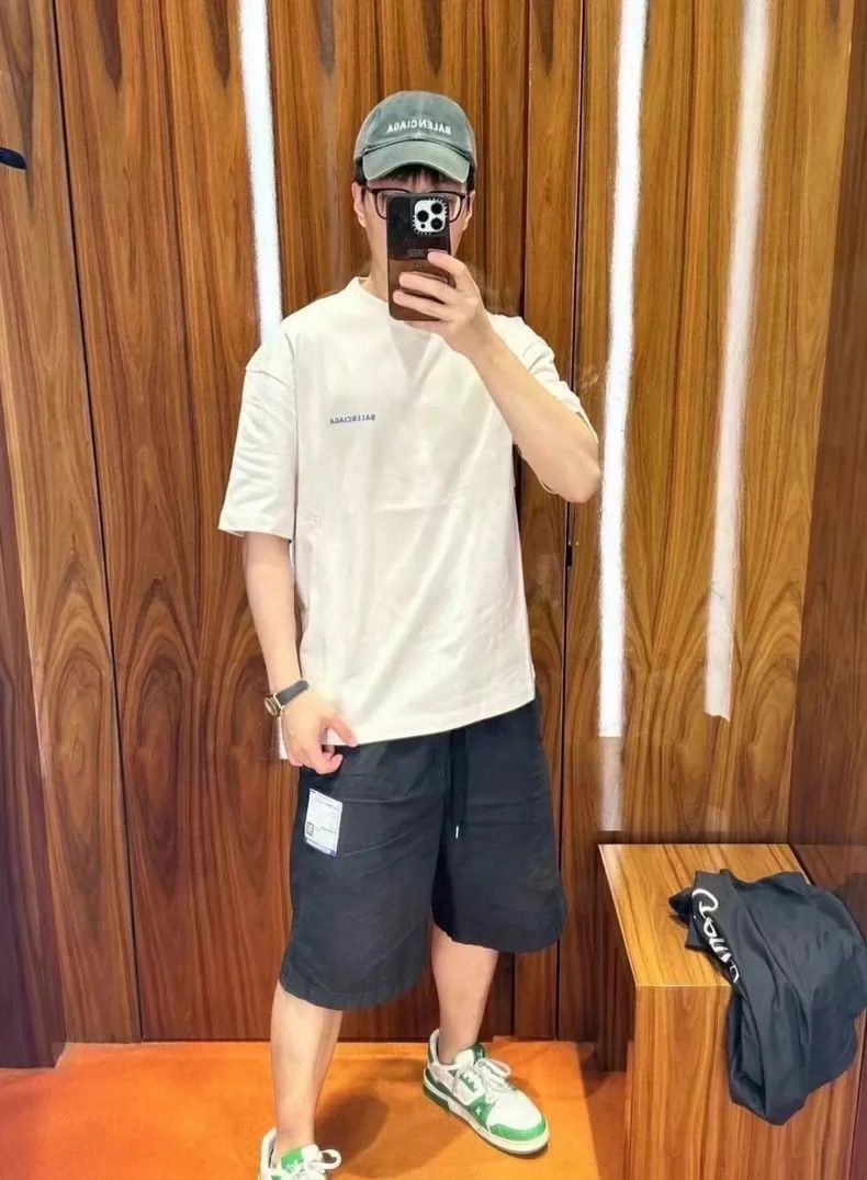 Balenciaga Balenciaga Logo Printed Round Neck Short Sleeve Size US S / EU 44-46 / 1 - 9 Thumbnail