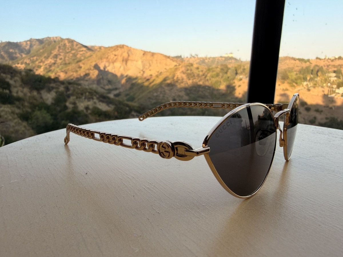 Gucci Gucci Gold Chain Cat Eye Sunglasses with Heart Charms Size ONE SIZE - 2 Thumbnail