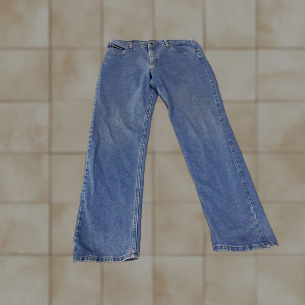 Wrangler Wrangler Jeans Mens 36x32 Blue Regular Denim Straight Leg 5-Pocket Stretch Regular Fit Size 36 Medium Wash Mens Size US 36 / EU 52 - 1 Thumbnail