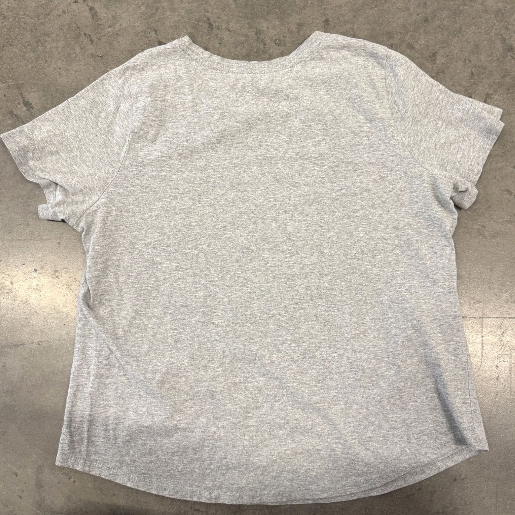 Vintage VINTAGE Yellowstone Graphic T-Shirt XL Women Heather Gray Crew Neck Short Sleeve Raglan Sleeve Size XL / US 12-14 / IT 48-50 - 2 Thumbnail