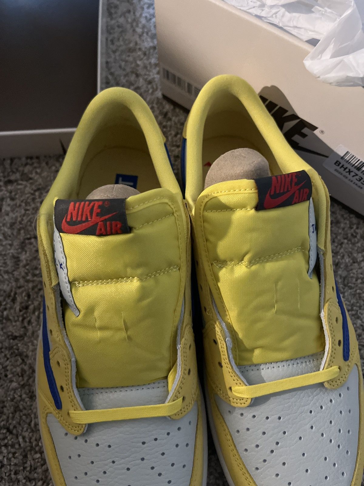 Jordan Brand × Travis Scott Jordan 1 Low Travis Scott Canary Size 10 Size US 10 / EU 43 - 11 Thumbnail