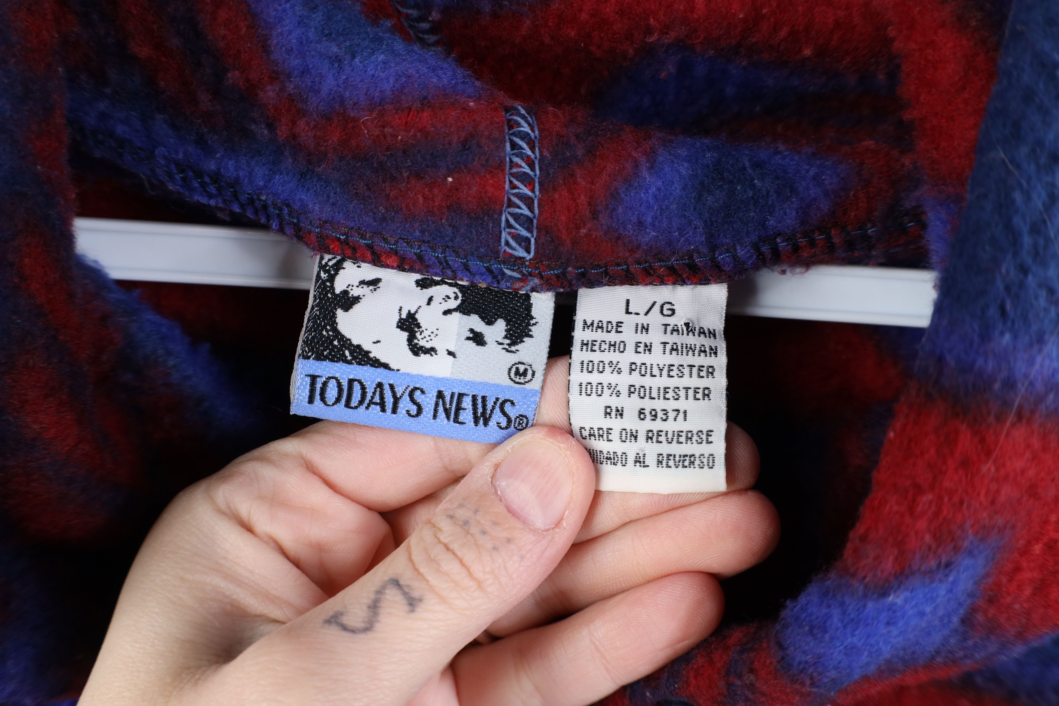 Vintage Vintage 90s Streetwear Southwestern Fair Isle Fleece Hoodie Size US L / EU 52-54 / 3 - 5 Thumbnail