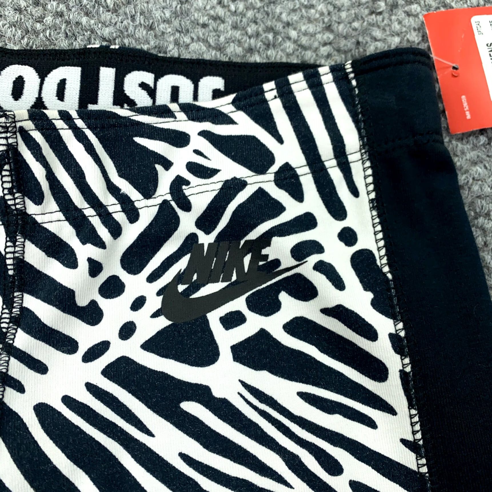 Nike Nike Leggings Womens XS Black All Over Print Stretch NWT Leg-A-See Geometric Athletic Shoes? Size 26" / US 2 / IT 38 - 3 Thumbnail